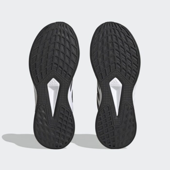 ⁦adidas Kids Unisex Duramo 10 Running Shoes - White- حذاء اديداس دورامو 10 للأطفال لون أبيض⁩ - الصورة ⁦6⁩