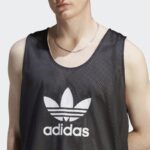 ⁦adidas ADICOLOR CLASSICS BASKETBALL TREFOIL JERSEY تيشيرت سبورت للشباب لون أسود⁩ - الصورة ⁦2⁩