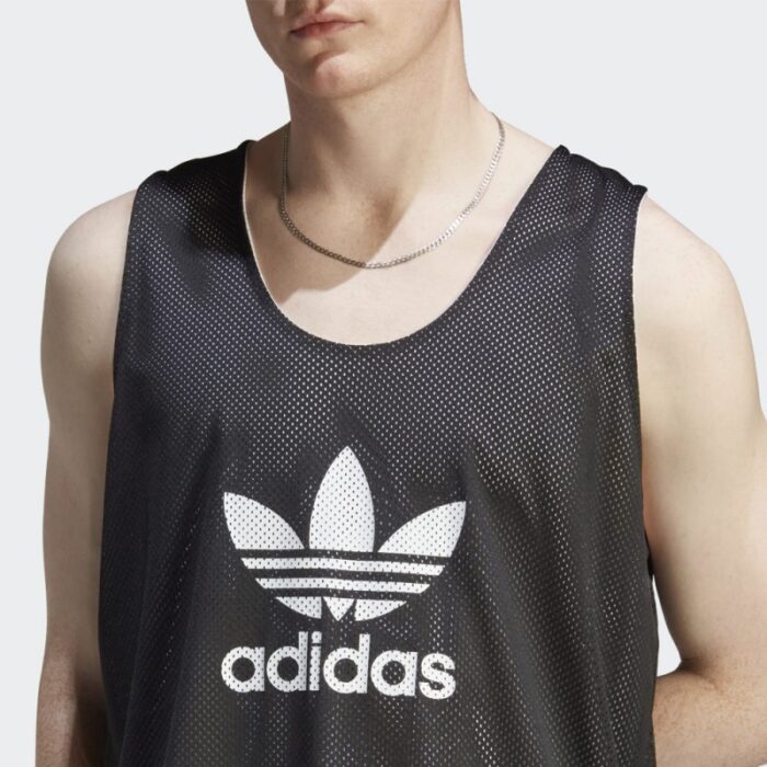 ⁦adidas ADICOLOR CLASSICS BASKETBALL TREFOIL JERSEY تيشيرت سبورت للشباب لون أسود⁩ - الصورة ⁦2⁩