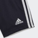 ⁦adidas ESSENTIALS Set Sportswear طقم تيشيرت وشورت للاطفال لون احمر⁩ - الصورة ⁦4⁩