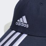 ⁦adidas Unisex Baseball 3-Stripes Twill Cap  - طاقية اديداس تصميم ثلاث خطوط بيسبول للجنسين لون كحلي⁩ - الصورة ⁦5⁩