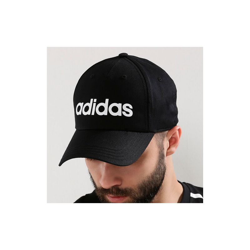 ⁦adidas Unisex Daily Cap  - طاقية اديداس الشبابية للجنسين لون أسود⁩ - الصورة ⁦1⁩
