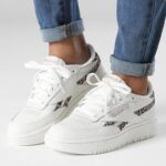 ⁦حذاء ريبوك كلوب سي دبل ريفينج للنساء لون أبيض - Reebok Women's Club C Double Revenge Shoes⁩ - الصورة ⁦2⁩