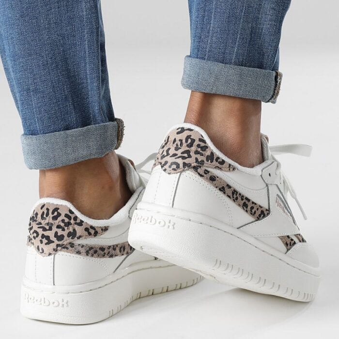 ⁦حذاء ريبوك كلوب سي دبل ريفينج للنساء لون أبيض - Reebok Women's Club C Double Revenge Shoes⁩ - الصورة ⁦3⁩