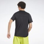 ⁦Reebok Men's Activchill Athlete Training T-shirt- Black - تيشيرت ريبوك اكتيف شيل اثليت للرجال لون أسود⁩ - الصورة ⁦2⁩