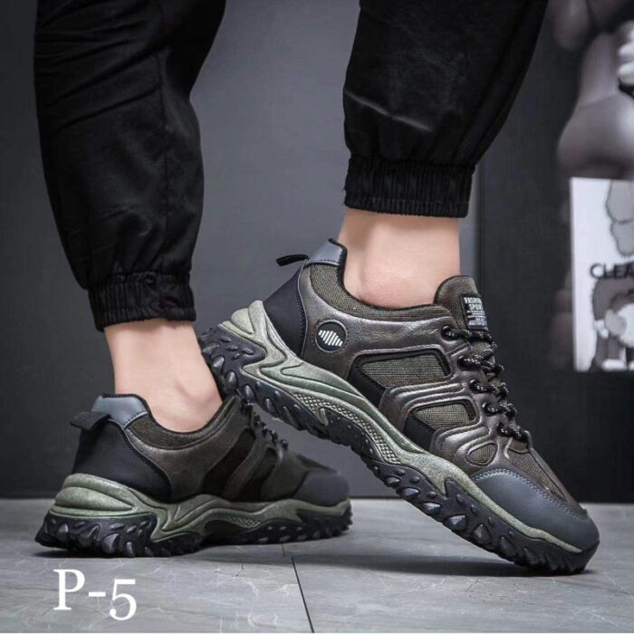 10320320_67db71d8de490 حذاء كاجوال رياضي جلد لون أسود وزيتي - الصورة 1