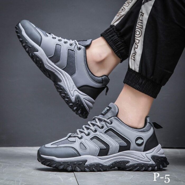 10320321_67db71d8dc8bf حذاء كاجوال رياضي جلد لون رمادي وأسود - الصورة 1