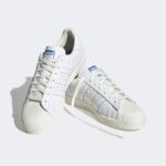 ⁦adidas Superstar 82 Shoes - حذاء اديداس سوبر ستار 80 للرجال لون أبيض⁩ - الصورة ⁦4⁩