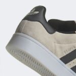 ⁦adidas Campus 00s Shoes - حذاء اديداس كامباس 00 اس للرجال لون أوفوايت وأبيض⁩ - الصورة ⁦2⁩