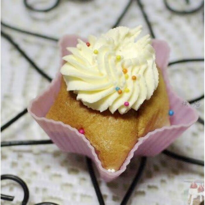 10320489_67db726c6f58d كب كيك سيلكون 6قطع شكل نجمة خماسية - الصورة 1