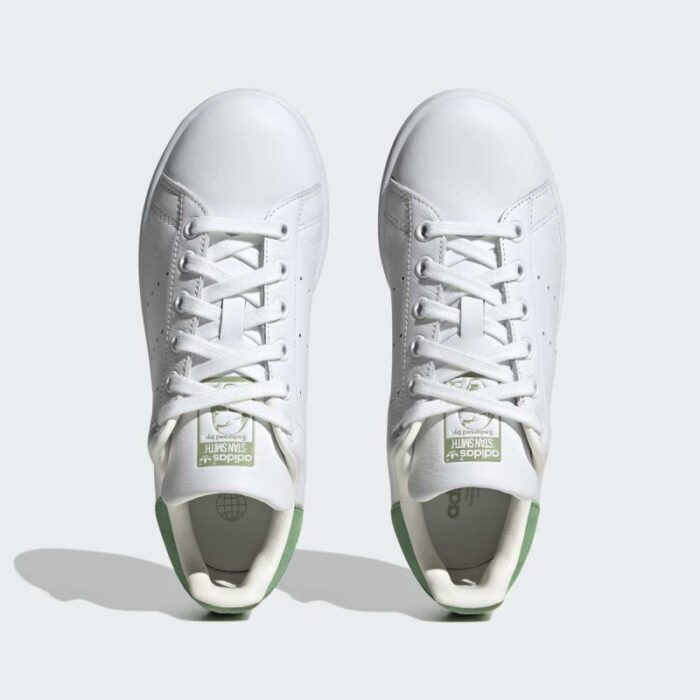 ⁦adidas Unisex Stan Smith Shoes - White- حذاء اديداس ستان سميث للجنسين لون أبيض وأخضر⁩ - الصورة ⁦2⁩