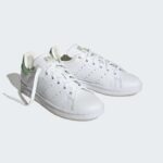 ⁦adidas Unisex Stan Smith Shoes - White- حذاء اديداس ستان سميث للجنسين لون أبيض وأخضر⁩ - الصورة ⁦4⁩