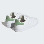 ⁦adidas Unisex Stan Smith Shoes - White- حذاء اديداس ستان سميث للجنسين لون أبيض وأخضر⁩ - الصورة ⁦5⁩