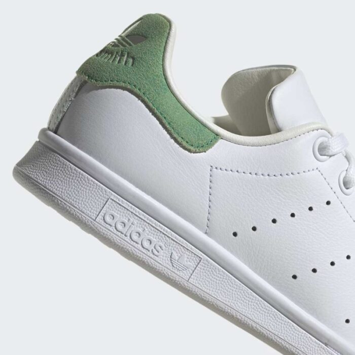 ⁦adidas Unisex Stan Smith Shoes - White- حذاء اديداس ستان سميث للجنسين لون أبيض وأخضر⁩ - الصورة ⁦6⁩