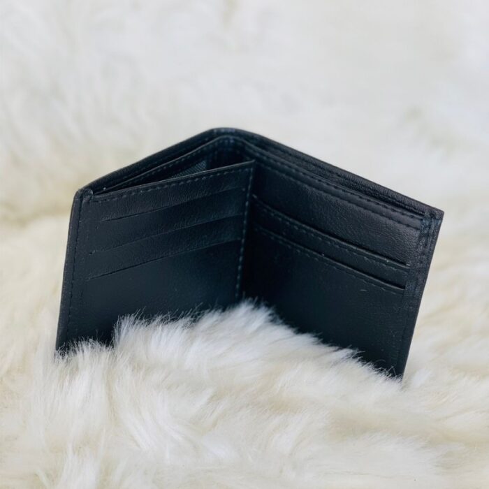 ⁦محفظة شبابية جلد سادة لون اسود⁩ - الصورة ⁦2⁩