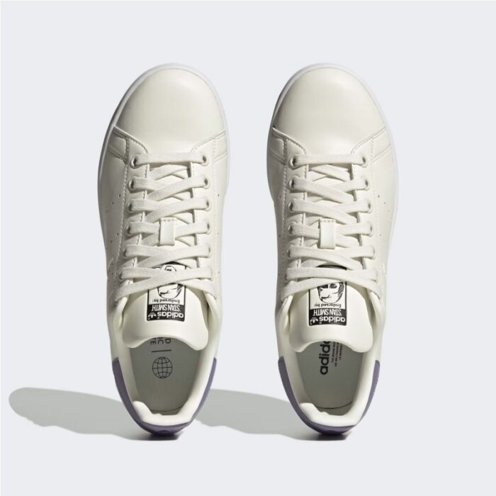 ⁦adidas Womens' Stan Smith Shoes - White- حذاء اديداس ستان سميث للنساء لون أوفوايت⁩ - الصورة ⁦2⁩