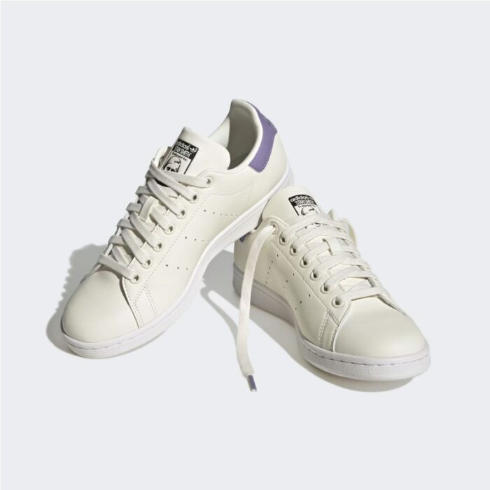 ⁦adidas Womens' Stan Smith Shoes - White- حذاء اديداس ستان سميث للنساء لون أوفوايت⁩ - الصورة ⁦4⁩
