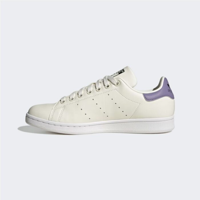 ⁦adidas Womens' Stan Smith Shoes - White- حذاء اديداس ستان سميث للنساء لون أوفوايت⁩ - الصورة ⁦6⁩