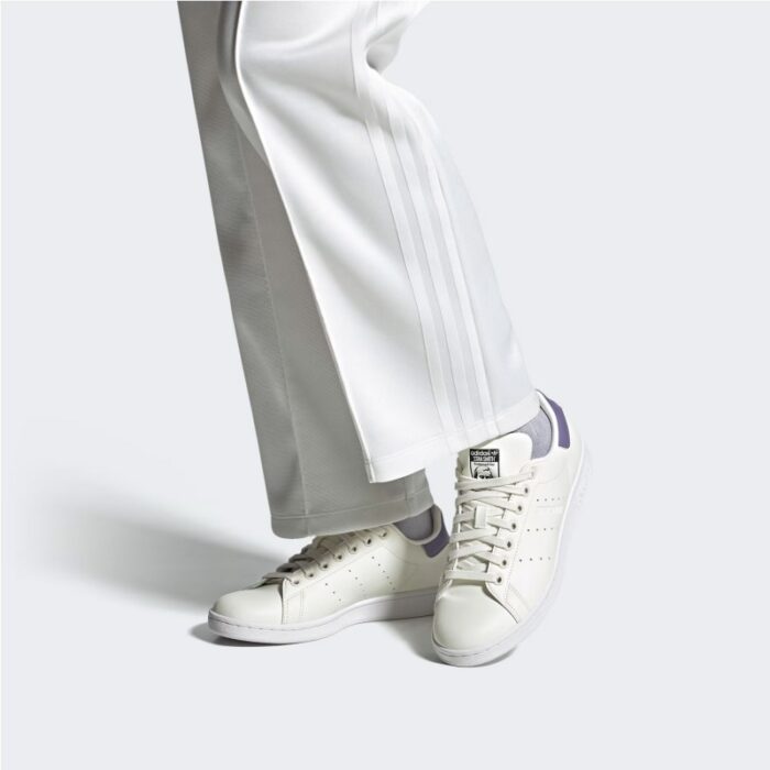 ⁦adidas Womens' Stan Smith Shoes - White- حذاء اديداس ستان سميث للنساء لون أوفوايت⁩ - الصورة ⁦10⁩