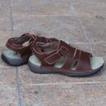 ⁦صندل شبابي لون بني للرجال⁩ - الصورة ⁦2⁩