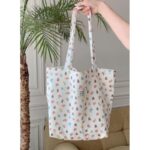 ⁦شنطة كتف قماش بأشكال مختلفة⁩ - الصورة ⁦2⁩