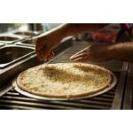 ⁦صينية بيتزا شبك ألمنيوم قطر 33سم⁩ - الصورة ⁦5⁩