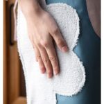 ⁦مريول مطبخ جلد مع جيبة⁩ - الصورة ⁦3⁩