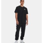 ⁦Under Armour Men's Logo Embroidered Heavyweight Short Sleeve T-Shirt - تيشيرت أندر آرمر لوجو امبرويدرد هيفي ويت للرجال لون أسود⁩ - الصورة ⁦3⁩