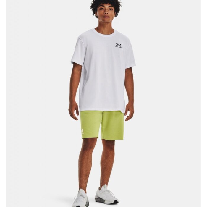 ⁦Under Armour Men's Logo Embroidered Heavyweight Short Sleeve T-Shirt - تيشيرت أندر آرمر لوجو امبرويدرد هيفي ويت للرجال لون أبيض⁩ - الصورة ⁦3⁩