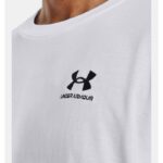 ⁦Under Armour Men's Logo Embroidered Heavyweight Short Sleeve T-Shirt - تيشيرت أندر آرمر لوجو امبرويدرد هيفي ويت للرجال لون أبيض⁩ - الصورة ⁦4⁩