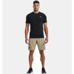 ⁦Under Armour Men's Unstoppable Cargo Shorts - شورت أندر آرمر انستوببال كارجو للرجال لون بيج⁩ - الصورة ⁦3⁩