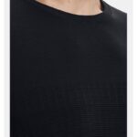 ⁦Under Armour Men's Seamless Lux Short Sleeve T-Shirt - تيشيرت أندر آرمر سيملس لوكس بأكمام قصيرة للرجال لون أسود⁩ - الصورة ⁦4⁩