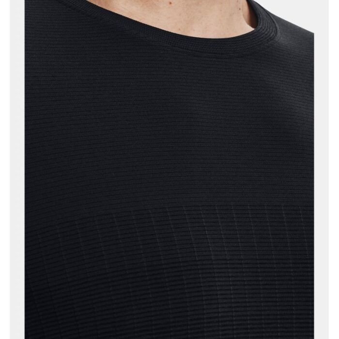 ⁦Under Armour Men's Seamless Lux Short Sleeve T-Shirt - تيشيرت أندر آرمر سيملس لوكس بأكمام قصيرة للرجال لون أسود⁩ - الصورة ⁦4⁩