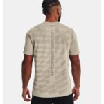 ⁦Under Armour Men's Seamless Radial Short Sleeve T-Shirt - تيشيرت أندر آرمر سيملس رايديلبأكمام قصيرة للرجال لون بيج⁩ - الصورة ⁦3⁩