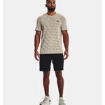 ⁦Under Armour Men's Seamless Radial Short Sleeve T-Shirt - تيشيرت أندر آرمر سيملس رايديلبأكمام قصيرة للرجال لون بيج⁩ - الصورة ⁦4⁩
