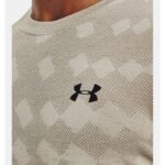 ⁦Under Armour Men's Seamless Radial Short Sleeve T-Shirt - تيشيرت أندر آرمر سيملس رايديلبأكمام قصيرة للرجال لون بيج⁩ - الصورة ⁦5⁩