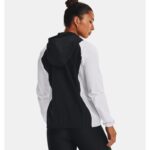 ⁦Under Armour Women's Woven Mesh Full-Zip Jacket- سترة أندر آرمر ووفن مش فل زيب للنساء لون أسود ورمادي⁩ - الصورة ⁦2⁩
