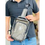 ⁦شنطة شبابية وسط لون زيتي⁩ - الصورة ⁦2⁩