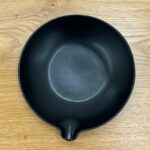 ⁦جاط بورسلان عميق اسود مع حفة للشوربة⁩ - الصورة ⁦3⁩