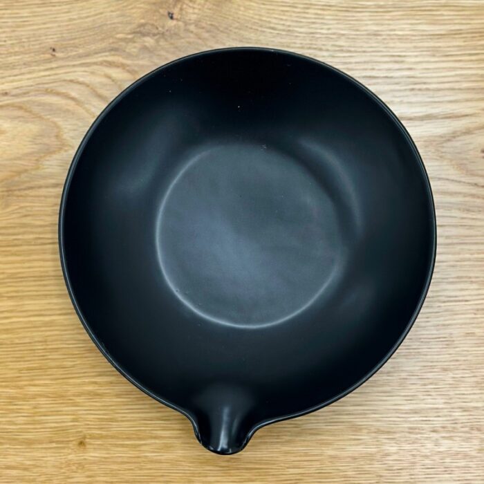 ⁦جاط بورسلان عميق اسود مع حفة للشوربة⁩ - الصورة ⁦3⁩
