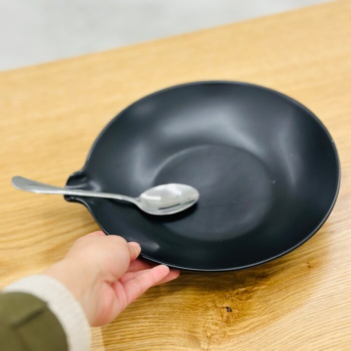 ⁦جاط بورسلان عميق اسود مع حفة للشوربة⁩ - الصورة ⁦5⁩