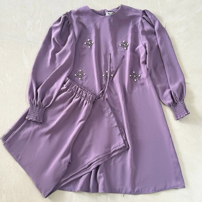 10324579_67db80e8f392b طقم ستاتي طويل قطعتين لون بنفسجي فاتح - الصورة 1