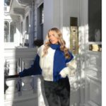 بلوزة ستاتية صوف لون أزرق وأبيض