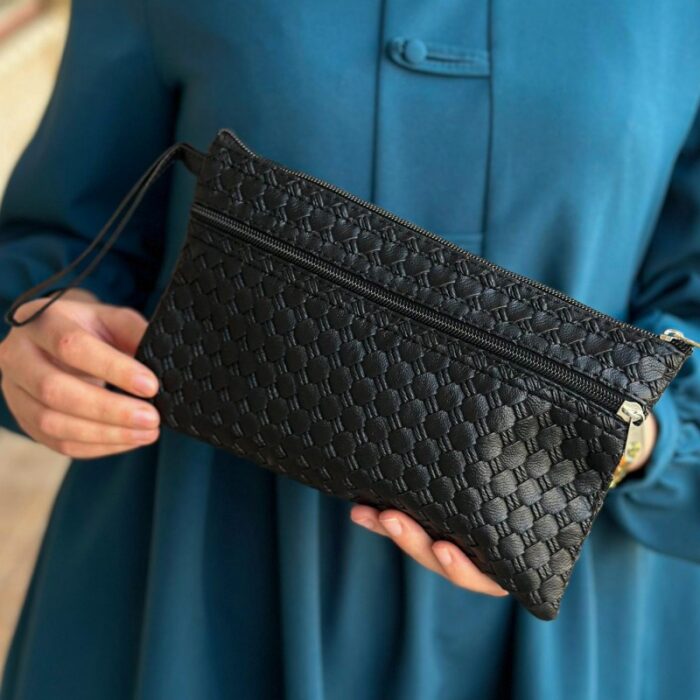 10325208_67db82bd0d8fa جزدان جلد بسحاب لون أسود - الصورة 1