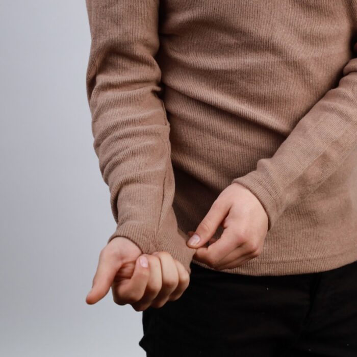 ⁦بلوزة شبابية جولف قطن بني⁩ - الصورة ⁦2⁩