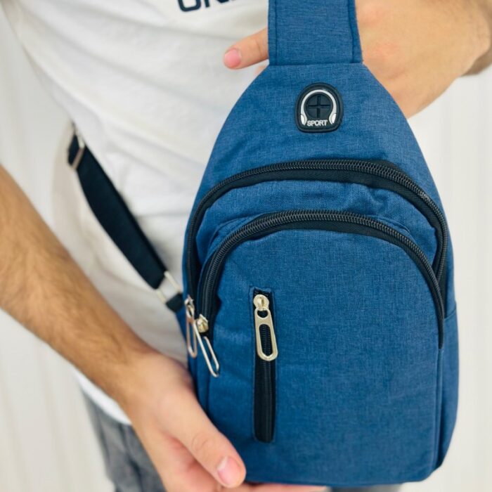 ⁦شنطة كتف واحد مع مخرج سماعات 37 لون كحلي⁩ - الصورة ⁦4⁩