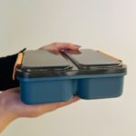 ⁦حافظة طعام مع قاطع متحرك - لون كحلي⁩ - الصورة ⁦5⁩