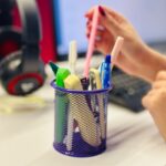 ⁦علبة أقلام حديد لون بنفسجي⁩ - الصورة ⁦2⁩