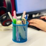 ⁦علبة أقلام حديد لون أزرق⁩ - الصورة ⁦2⁩