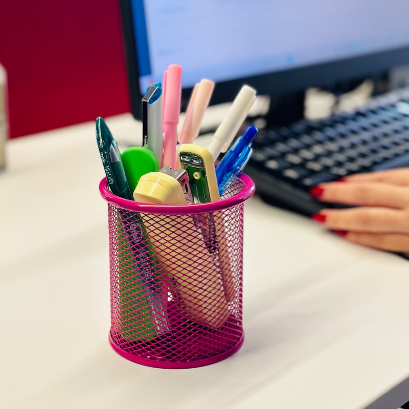 ⁦علبة أقلام حديد لون زهري⁩ - الصورة ⁦1⁩